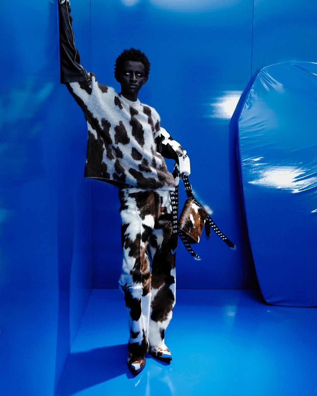 Achilles Ion Gabriel引领CAMPERLAB风格革新 打造Z世代鞋履潮流(图44)