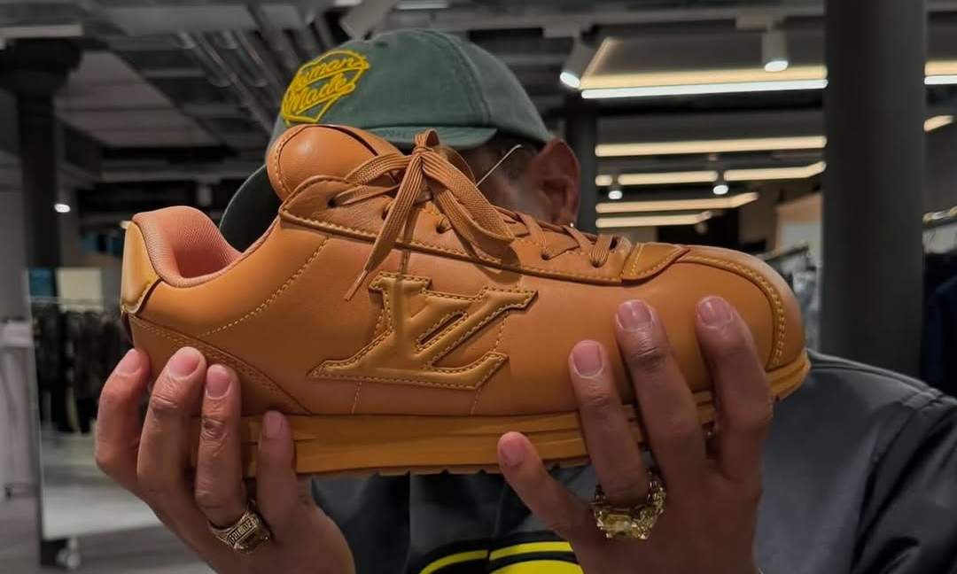 LV 2025秋冬系列鞋履提前曝光 菲董亲自展示Nike C - 臻雅致裁服装网