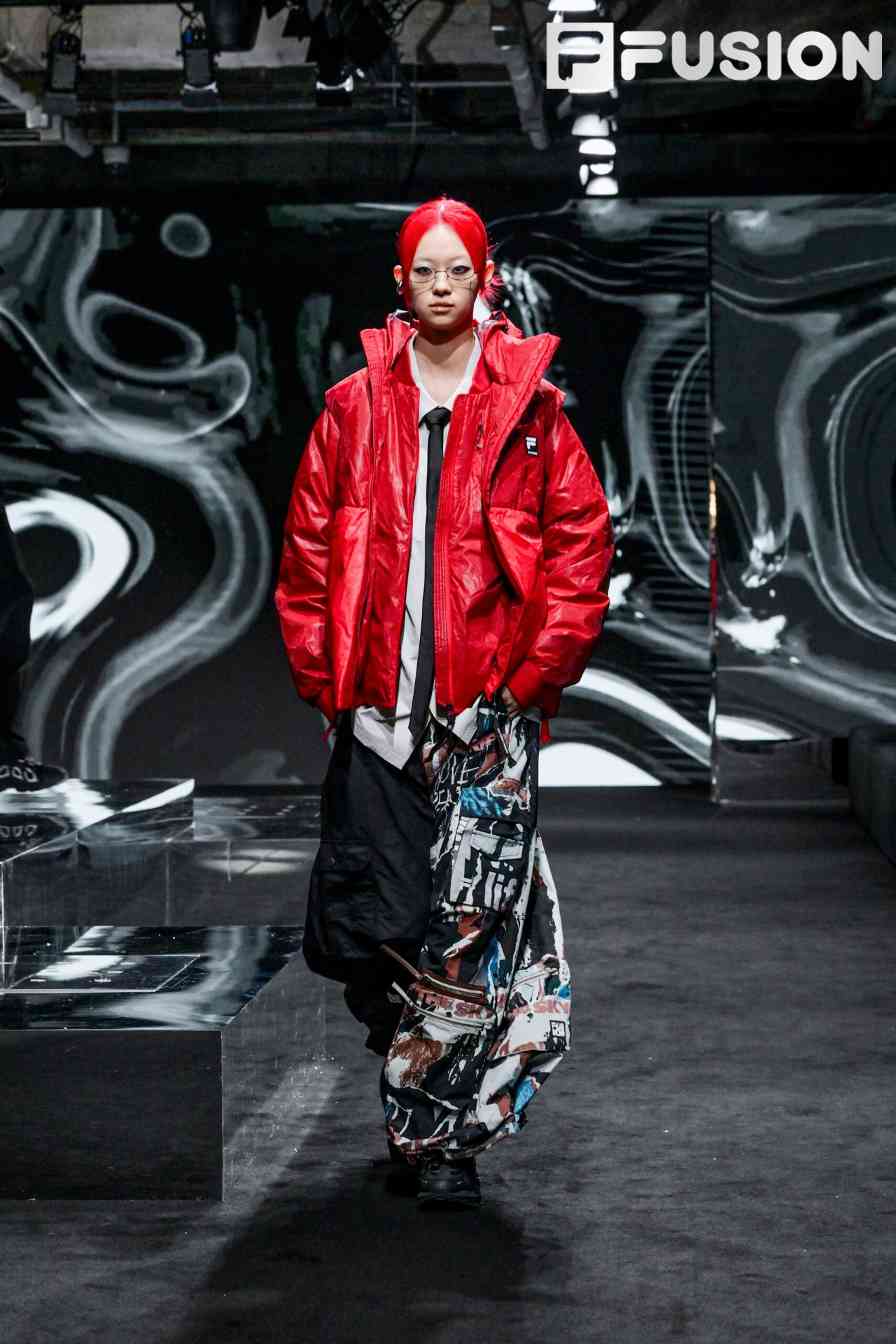 进阶版机能美学融合时尚度，城市机能服饰呈现多样形态(图9)