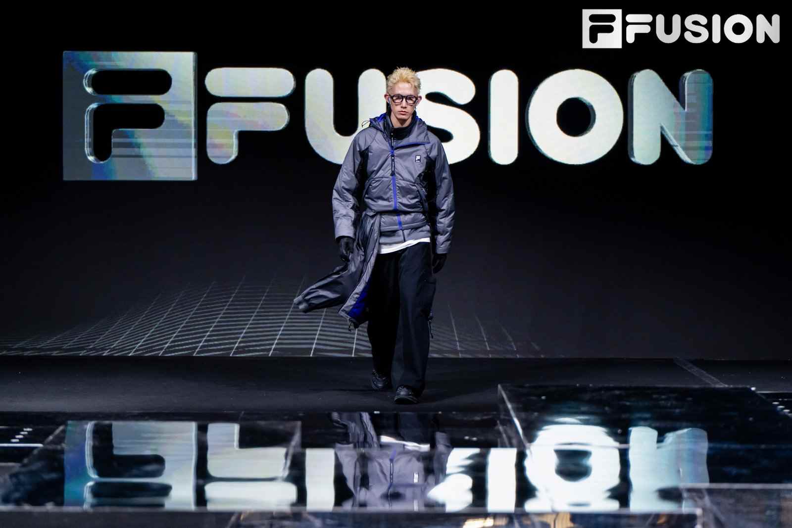 进阶版机能美学融合时尚度，城市机能服饰呈现多样形态(图13)