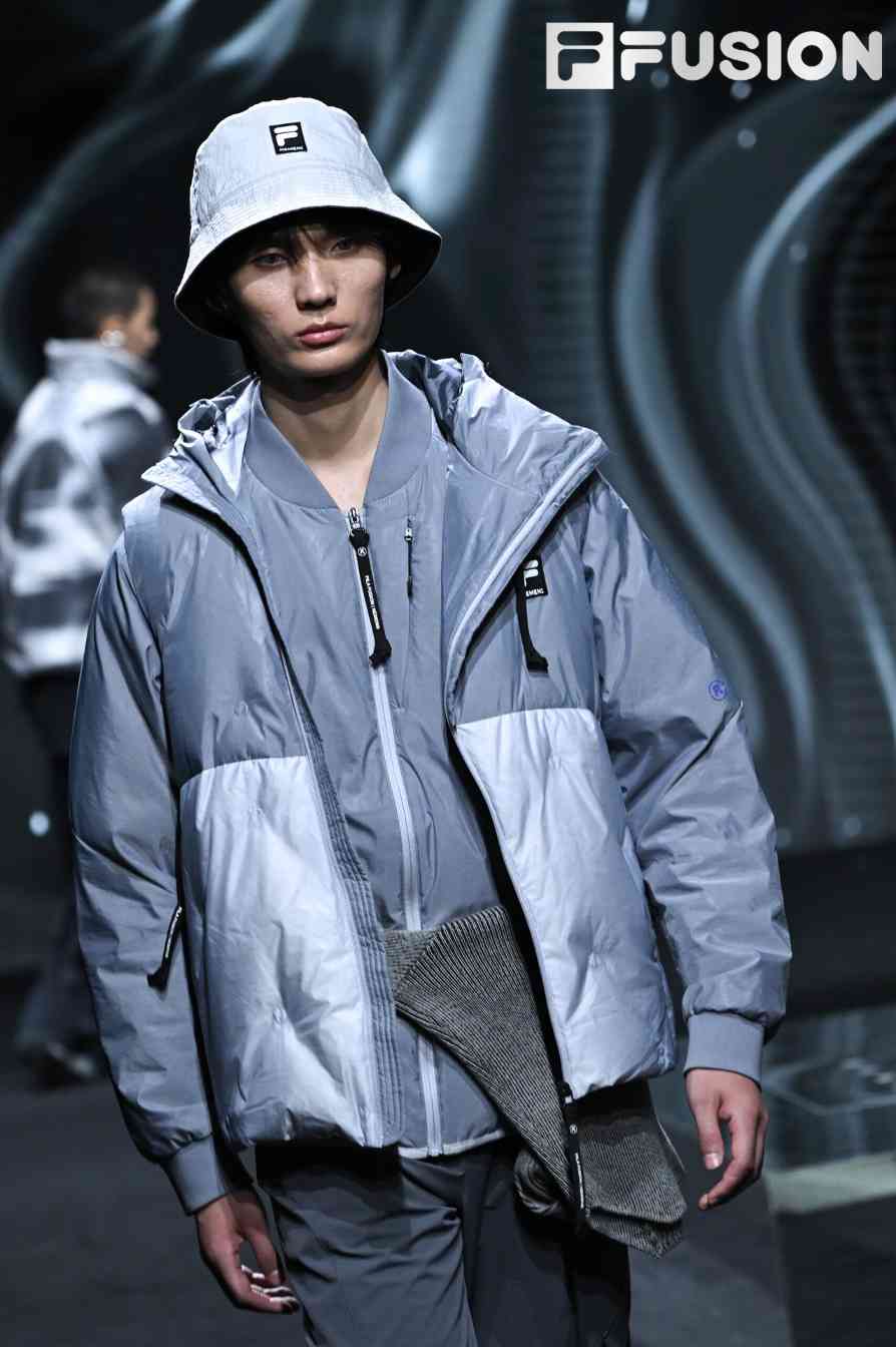 进阶版机能美学融合时尚度，城市机能服饰呈现多样形态(图10)