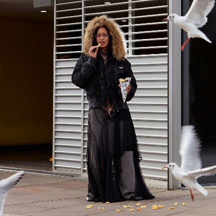 N2B飞行夹克重新崛起，军装经典如何融入现代时尚设计(图6)