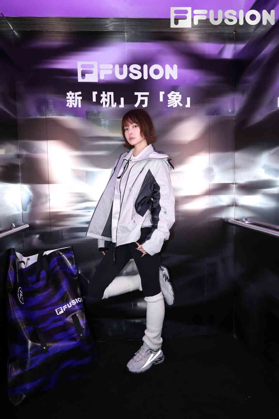 进阶版机能美学融合时尚度，城市机能服饰呈现多样形态(图25)