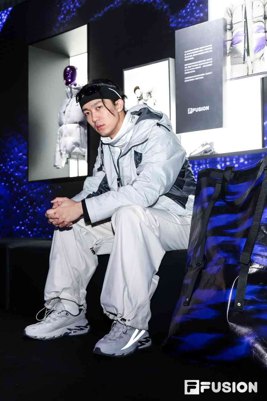 进阶版机能美学融合时尚度，城市机能服饰呈现多样形态(图49)