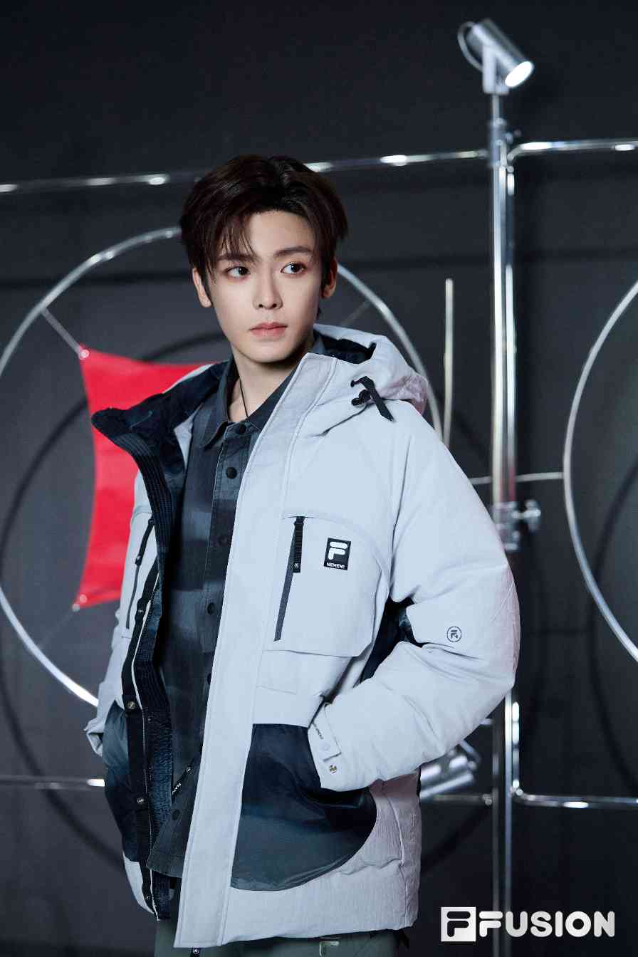 进阶版机能美学融合时尚度，城市机能服饰呈现多样形态(图54)