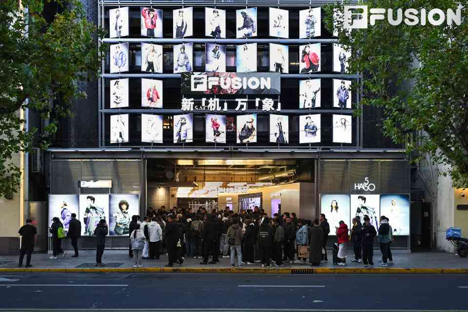 进阶版机能美学融合时尚度，城市机能服饰呈现多样形态(图53)