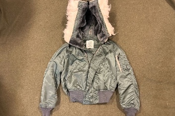 N2B飞行夹克重新崛起，军装经典如何融入现代时尚设计(图31)