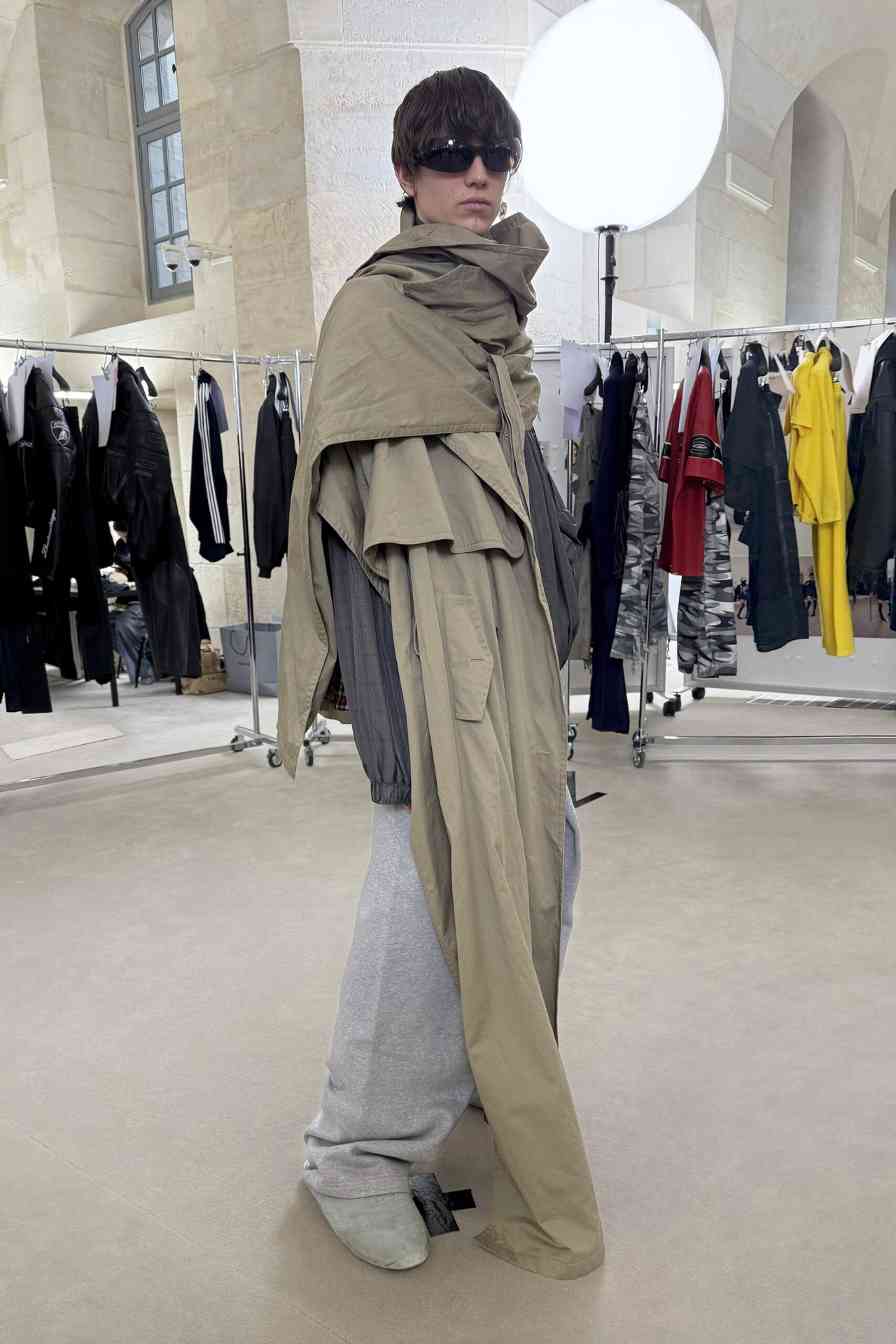 只记住了兰博基尼联名？其实 Demna 表达的很多(图3)