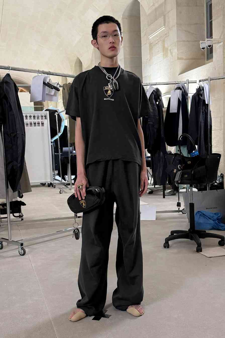 只记住了兰博基尼联名？其实 Demna 表达的很多(图16)