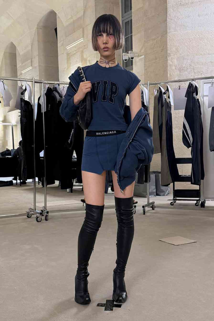 只记住了兰博基尼联名？其实 Demna 表达的很多(图25)