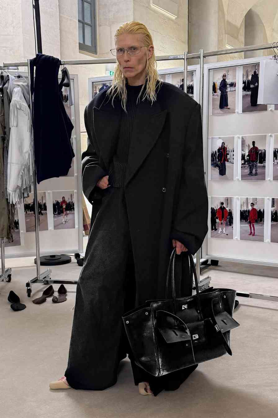 只记住了兰博基尼联名？其实 Demna 表达的很多(图31)