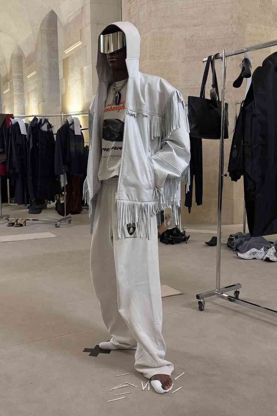 只记住了兰博基尼联名？其实 Demna 表达的很多(图35)