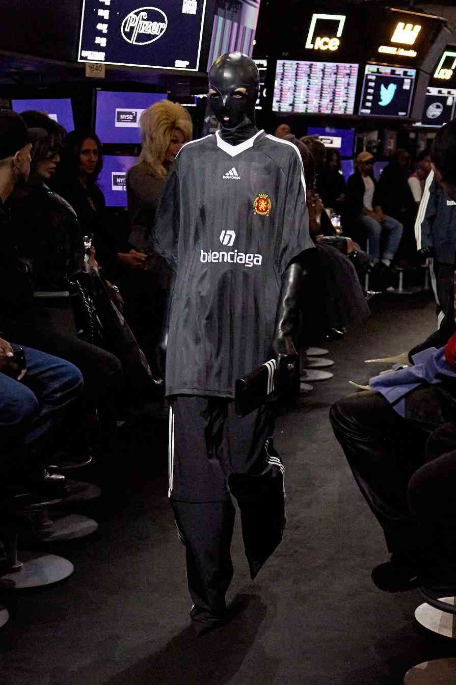 只记住了兰博基尼联名？其实 Demna 表达的很多(图39)