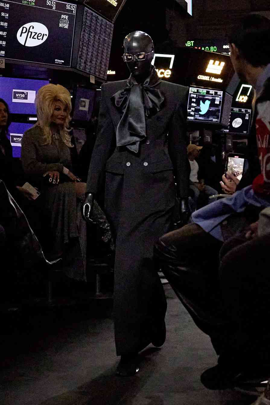 只记住了兰博基尼联名？其实 Demna 表达的很多(图40)