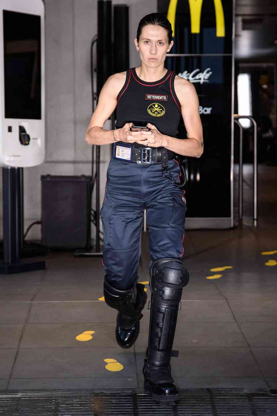 只记住了兰博基尼联名？其实 Demna 表达的很多(图45)