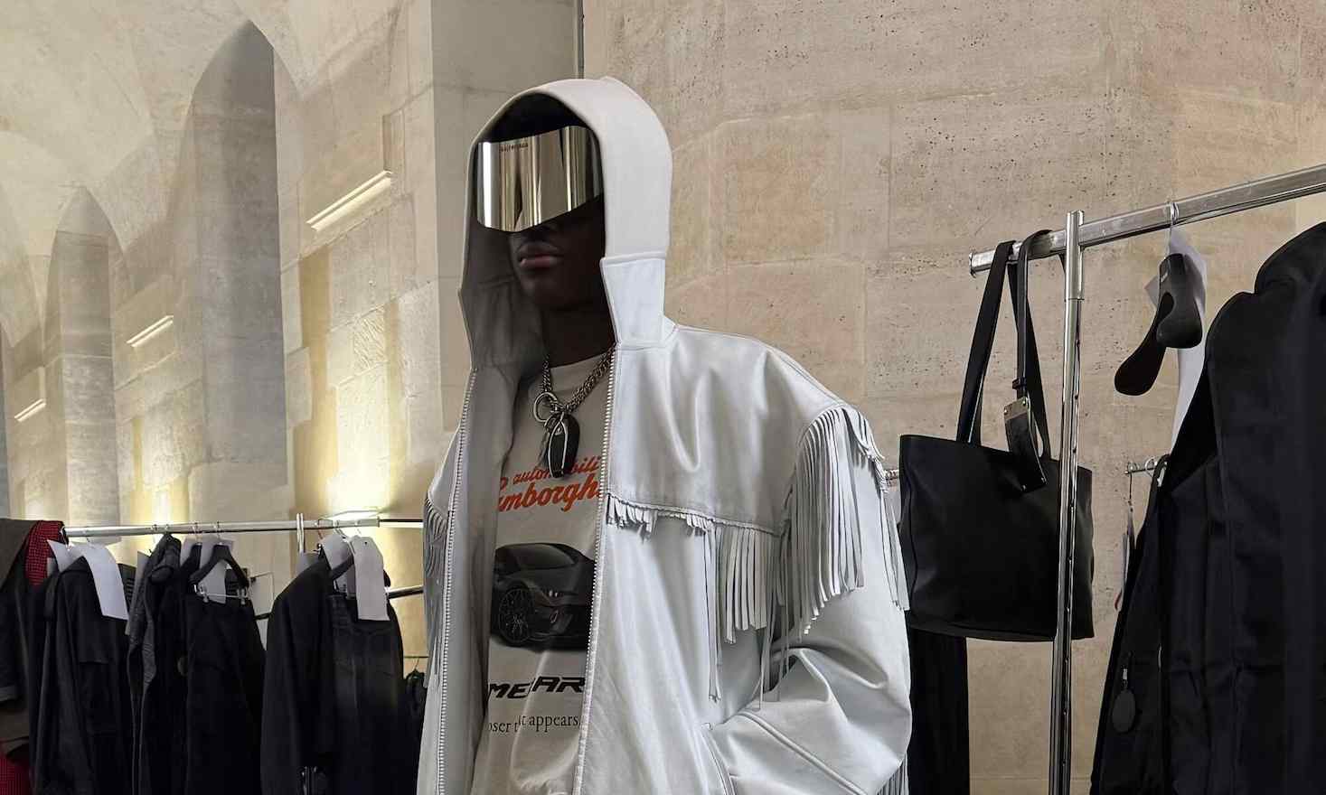 只记住了兰博基尼联名？其实 Demna 表达的很多 - 臻雅致裁服装网