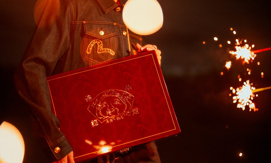 EVISU蛇年新春限定系列发布，灵蛇设计融合传统生肖文化 - 臻雅致裁服装网