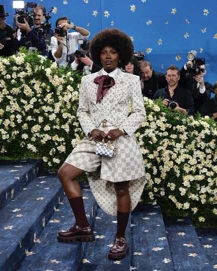 静奢风席卷时尚圈 主流奢侈品牌如何平衡低调奢华与张扬标识(图7)