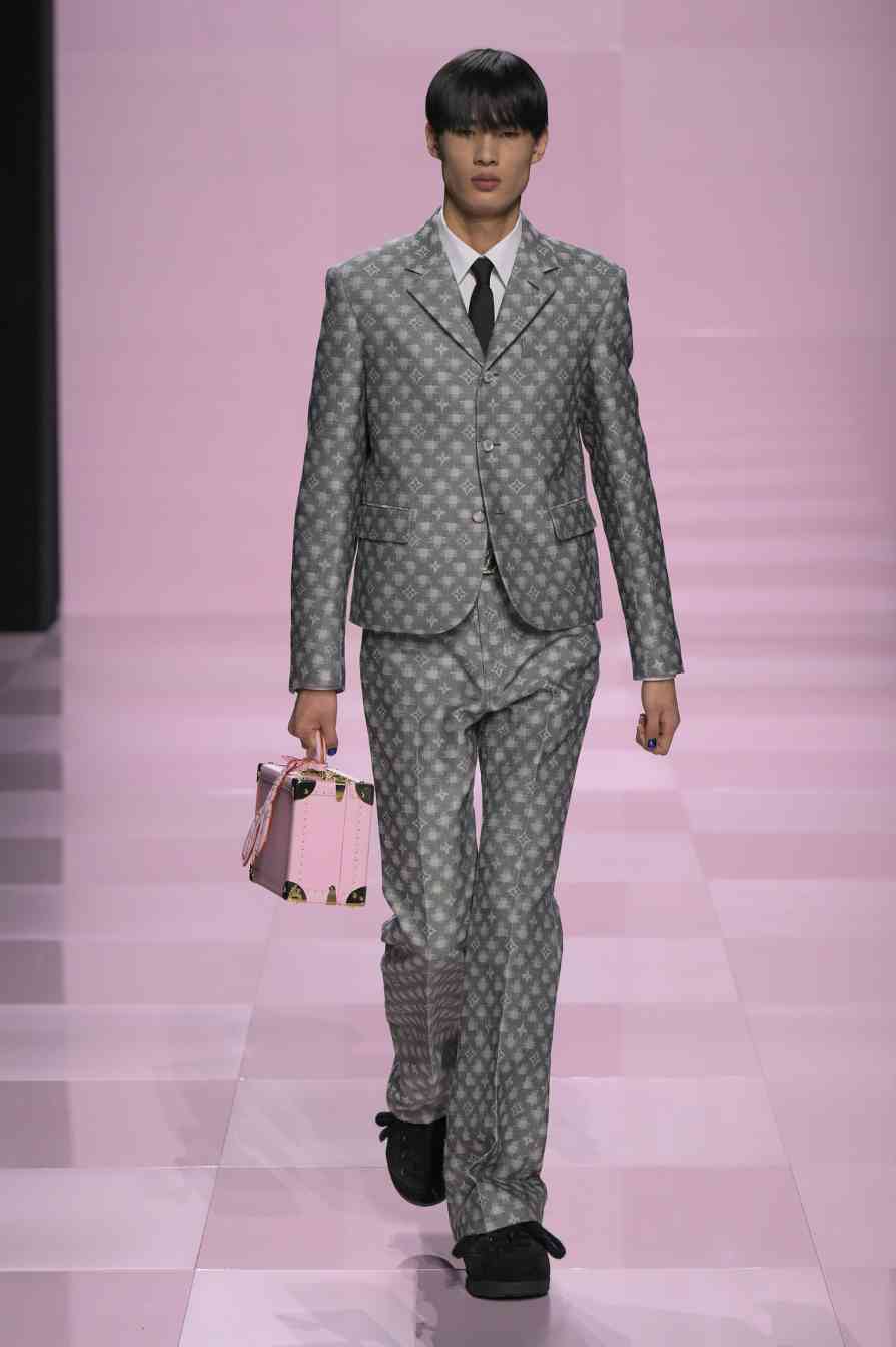 静奢风席卷时尚圈 主流奢侈品牌如何平衡低调奢华与张扬标识(图21)