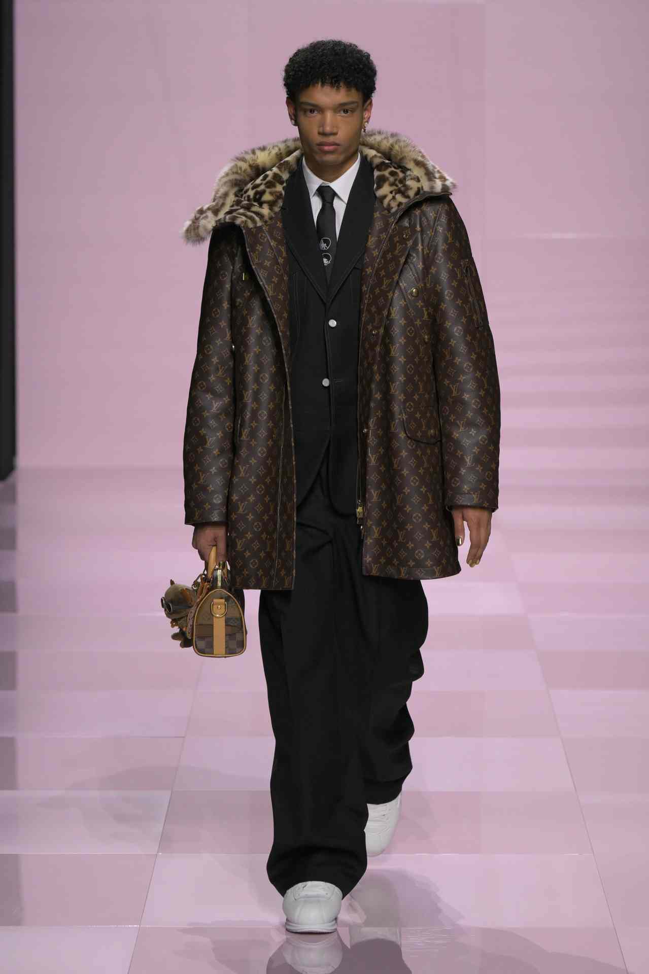 静奢风席卷时尚圈 主流奢侈品牌如何平衡低调奢华与张扬标识(图23)