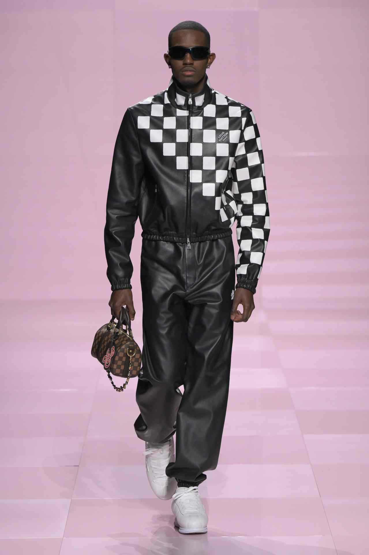 静奢风席卷时尚圈 主流奢侈品牌如何平衡低调奢华与张扬标识(图22)