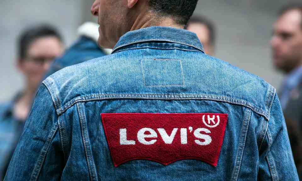 Levi's第一季度营收增长三成，关税政策下启动转型策略 - 臻雅致裁服装网
