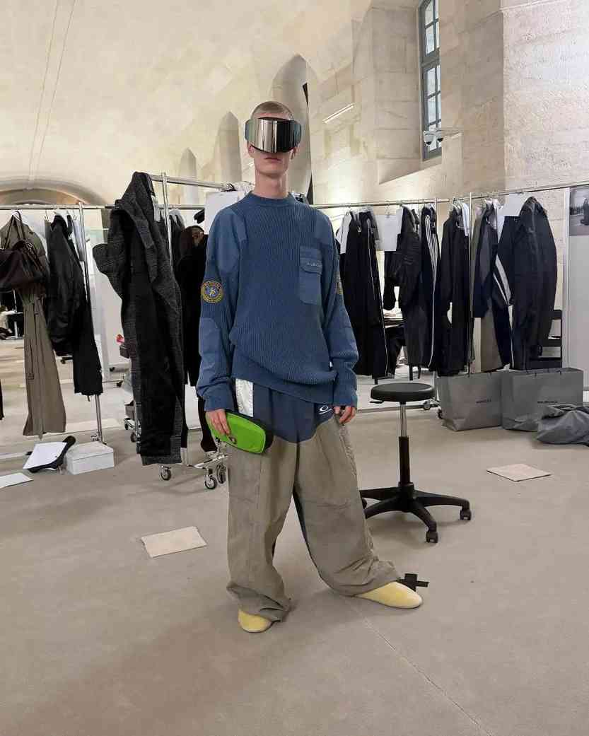 高阶汽车与时尚品牌联名成趋势 从服饰扩展至实体车型合作(图6)