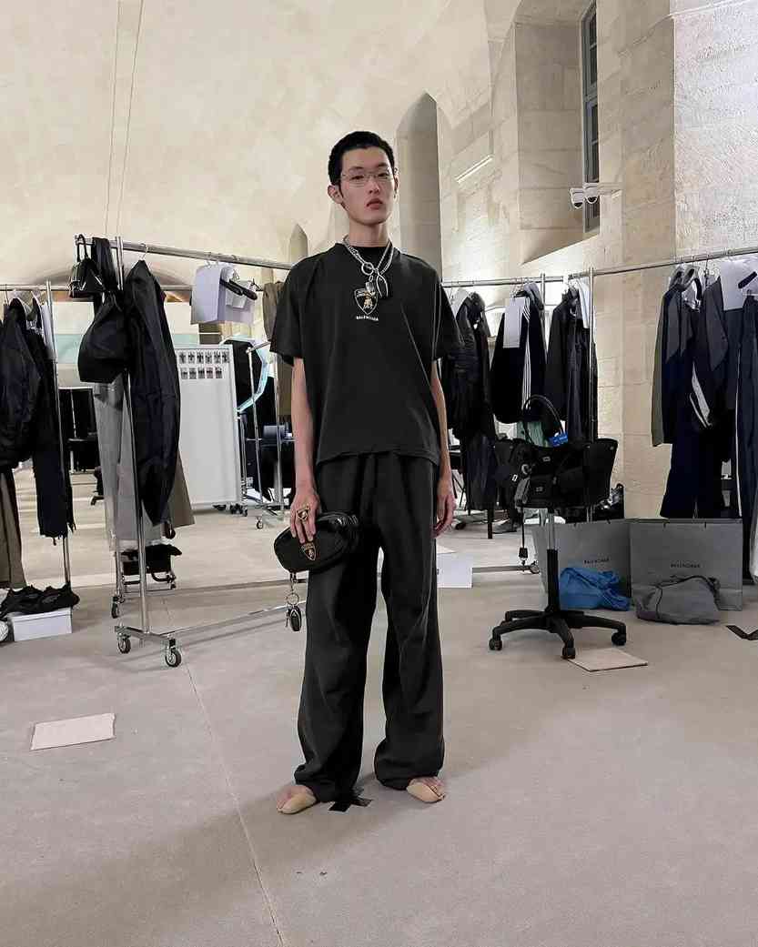 高阶汽车与时尚品牌联名成趋势 从服饰扩展至实体车型合作(图5)