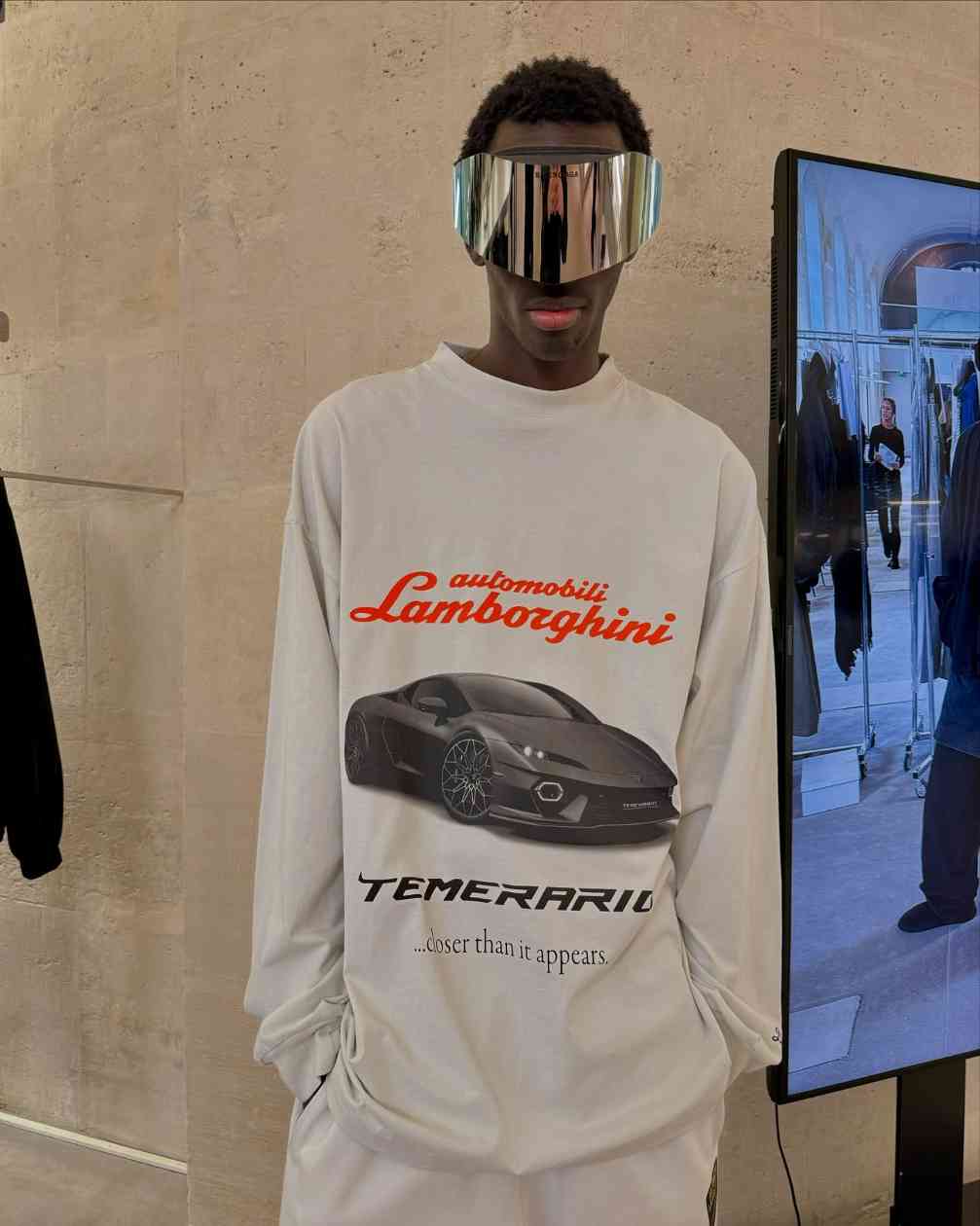 高阶汽车与时尚品牌联名成趋势 从服饰扩展至实体车型合作(图1)