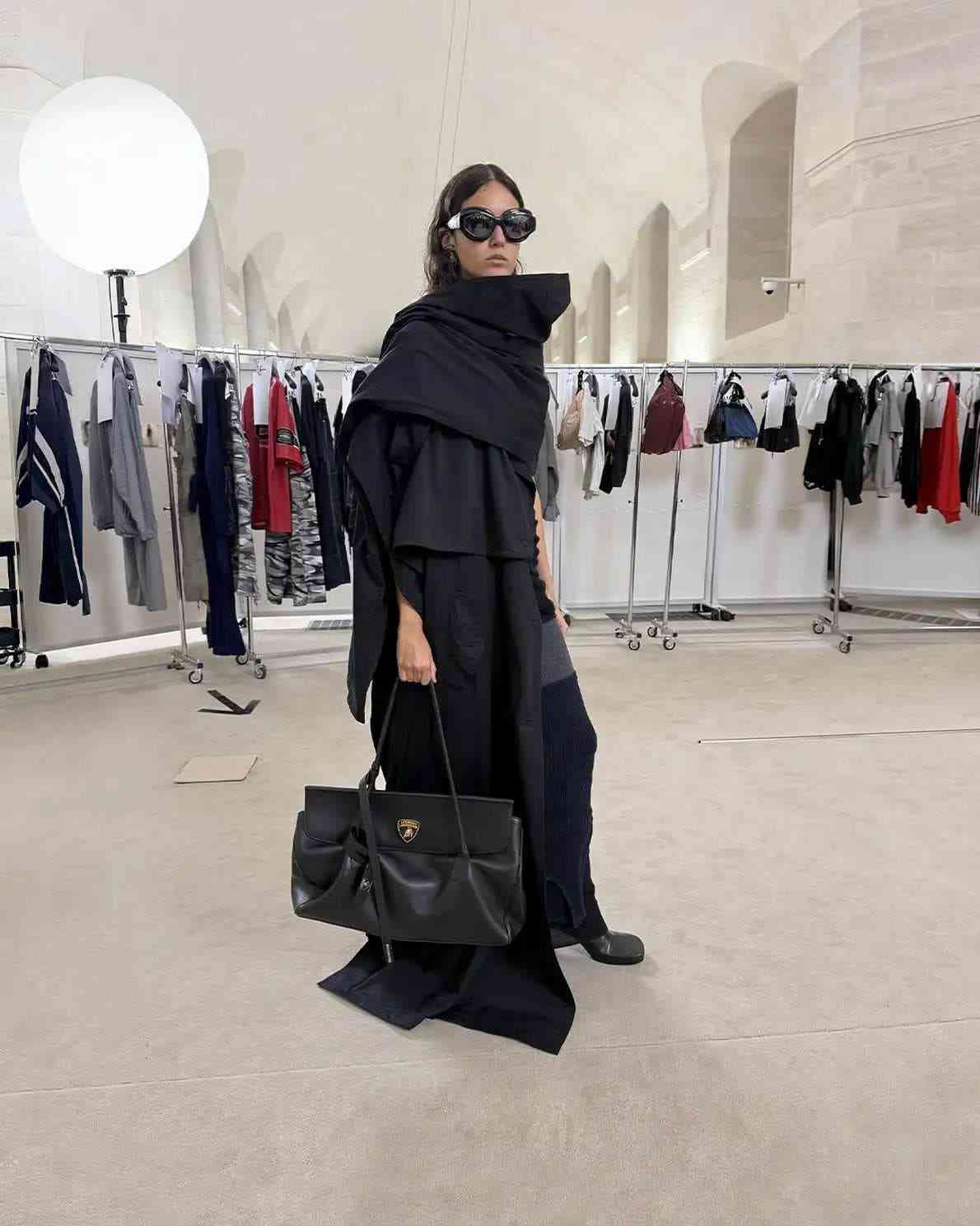 高阶汽车与时尚品牌联名成趋势 从服饰扩展至实体车型合作(图7)