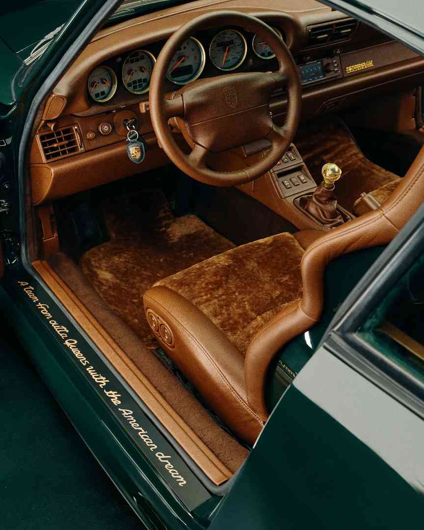 高阶汽车与时尚品牌联名成趋势 从服饰扩展至实体车型合作(图13)