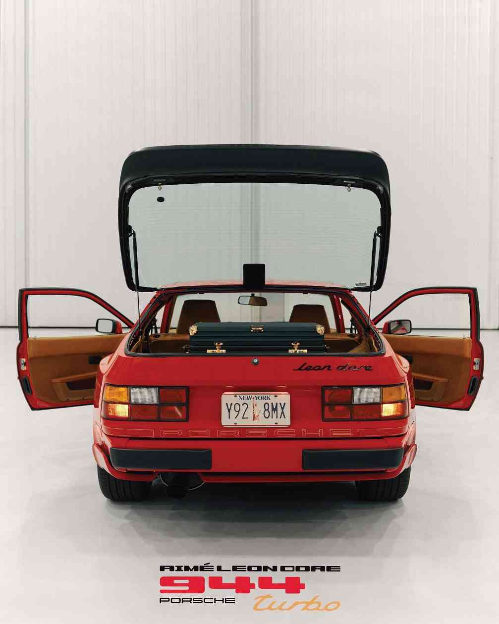 高阶汽车与时尚品牌联名成趋势 从服饰扩展至实体车型合作(图16)