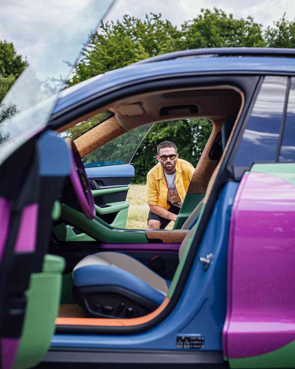 高阶汽车与时尚品牌联名成趋势 从服饰扩展至实体车型合作(图15)