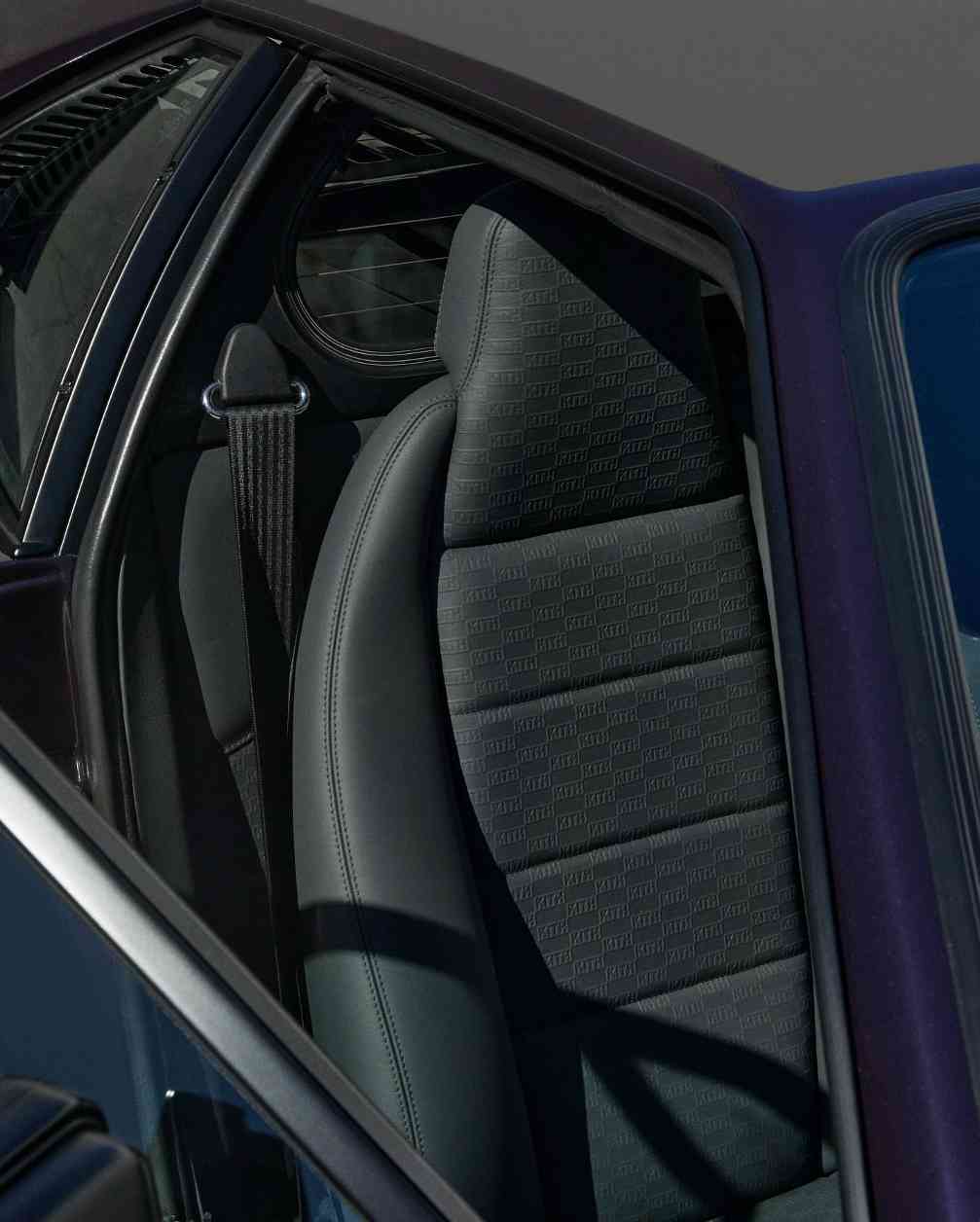 高阶汽车与时尚品牌联名成趋势 从服饰扩展至实体车型合作(图33)