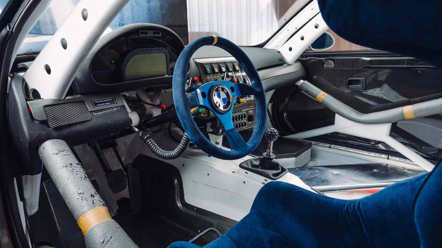 高阶汽车与时尚品牌联名成趋势 从服饰扩展至实体车型合作(图37)