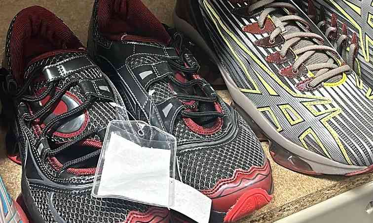 Kiko Kostadinov 联名新作曝光，Tabi 鞋款迎来激进重塑 - 臻雅致裁服装网