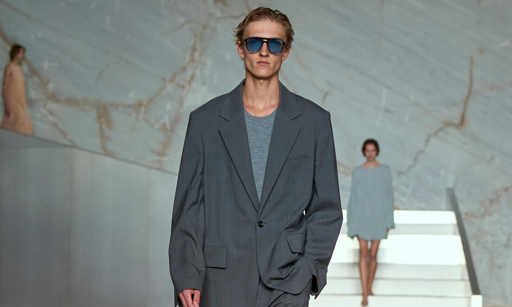 COS 2025 春夏系列于雅典正式揭幕 - 臻雅致裁服装网