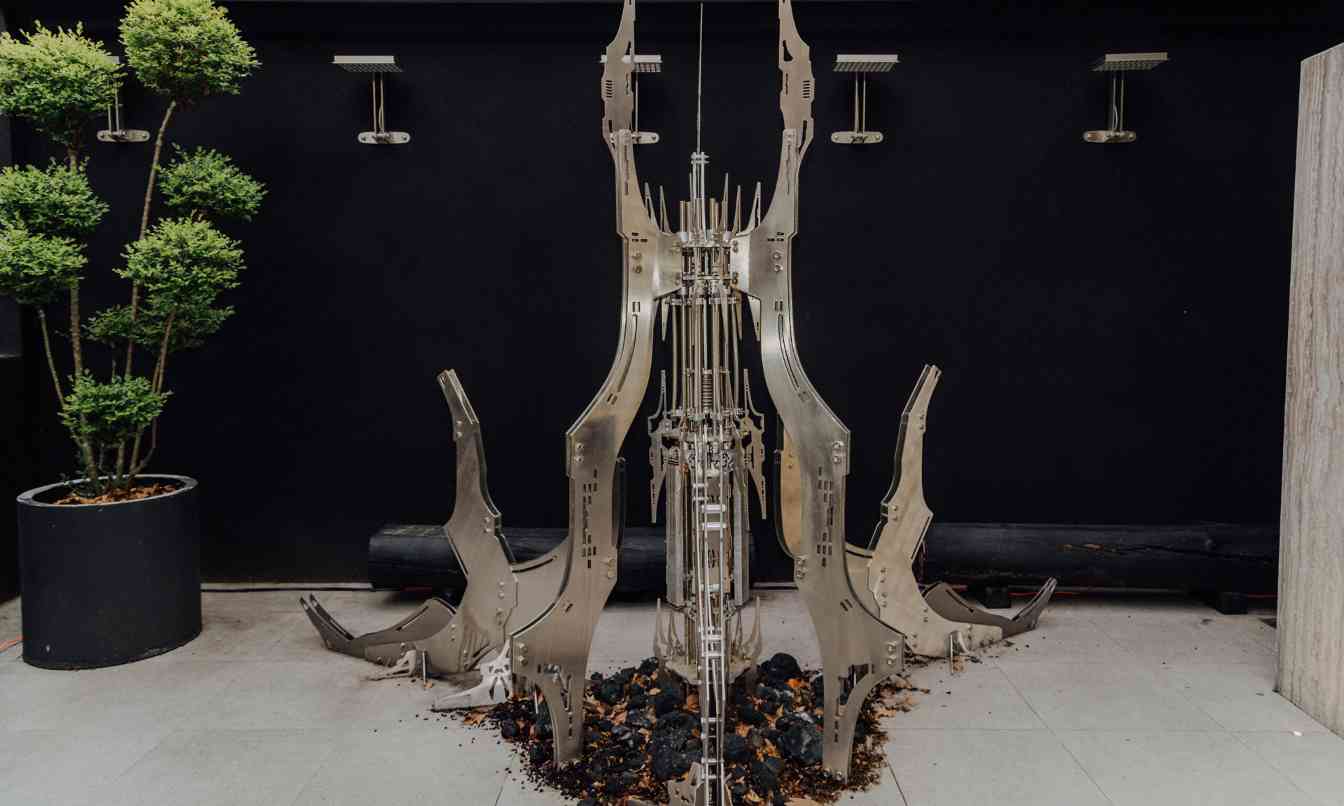 ROARINGWILD 携手 Acéphale 打造跨界合作系列 - 臻雅致裁服装网