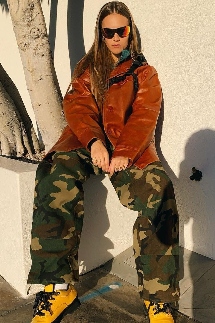 因 YEEZY 团队出身走红，该轮到她了(图4)