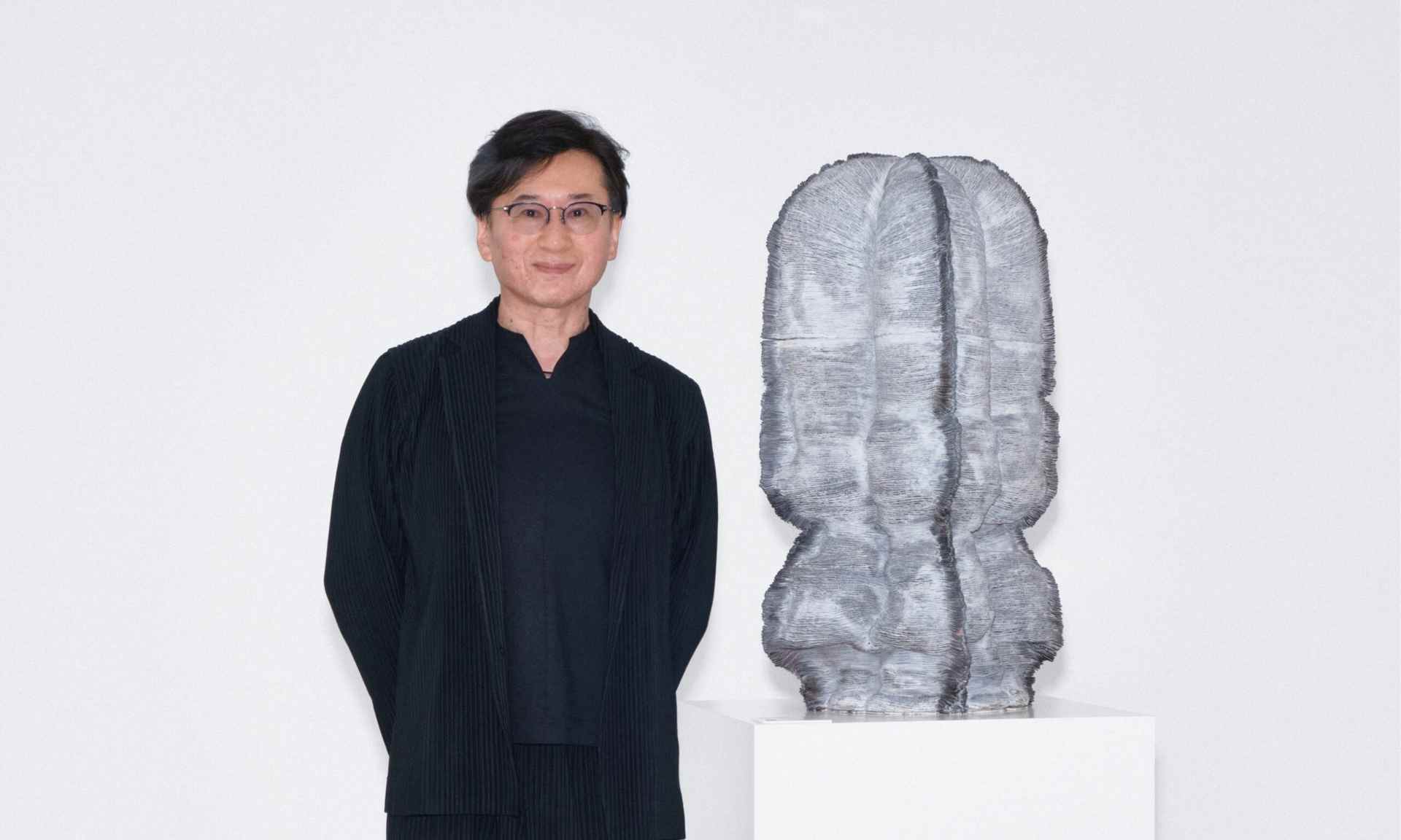 日本陶艺家青木国正获LOEWE工艺奖，传统盘筑技法展现泥土之美 - 臻雅致裁服装网