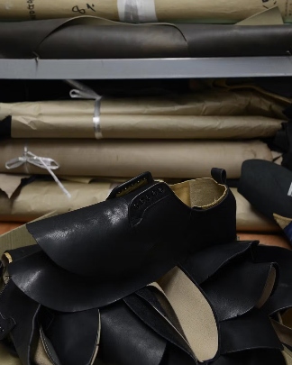 CdG 的这些「怪鞋子」，都出自一人之手(图22)