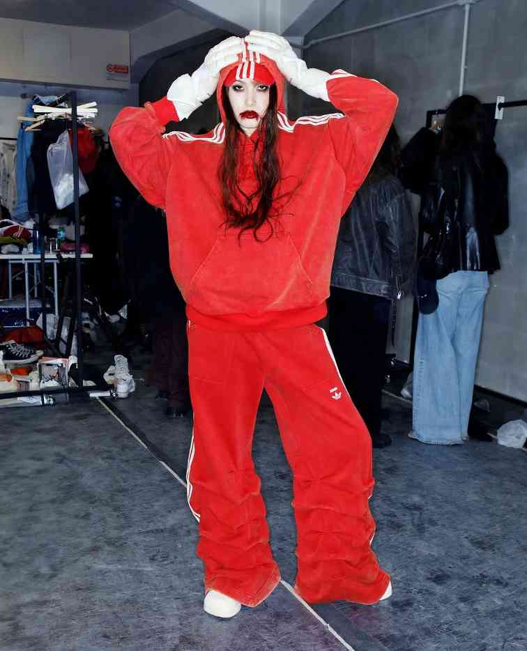 荒诞美学碰撞运动时尚 | AVAVAV x Adidas联名系列演绎极限创意(图9)