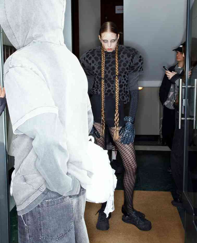 荒诞美学碰撞运动时尚 | AVAVAV x Adidas联名系列演绎极限创意(图8)