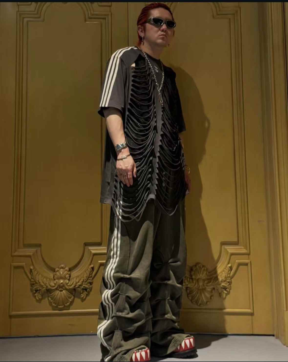 荒诞美学碰撞运动时尚 | AVAVAV x Adidas联名系列演绎极限创意(图25)