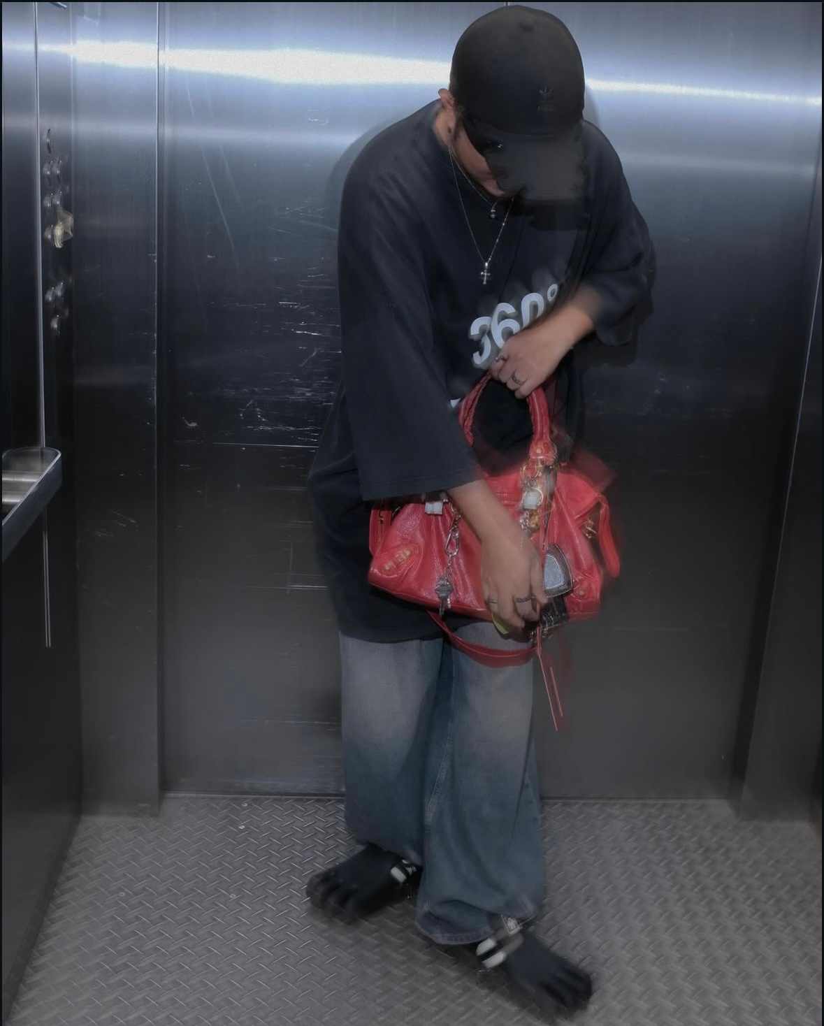 荒诞美学碰撞运动时尚 | AVAVAV x Adidas联名系列演绎极限创意(图21)