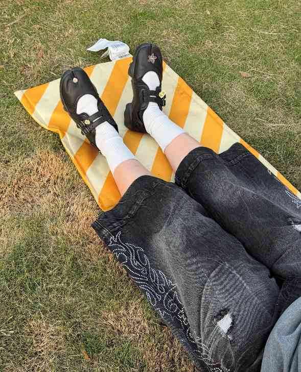 女性化元素如何重塑经典鞋履，芭蕾舞鞋与玛丽珍风格融合新趋势(图19)