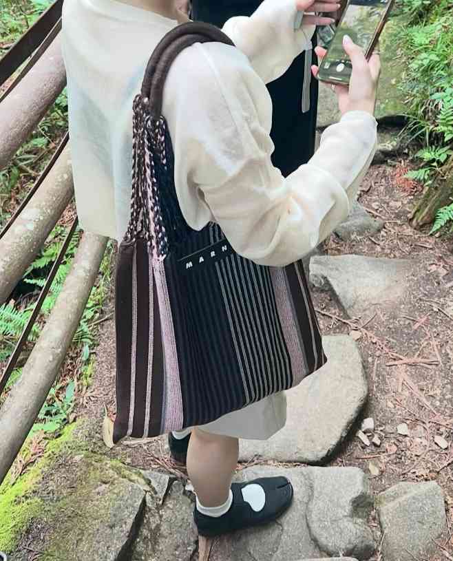 女性化元素如何重塑经典鞋履，芭蕾舞鞋与玛丽珍风格融合新趋势(图22)