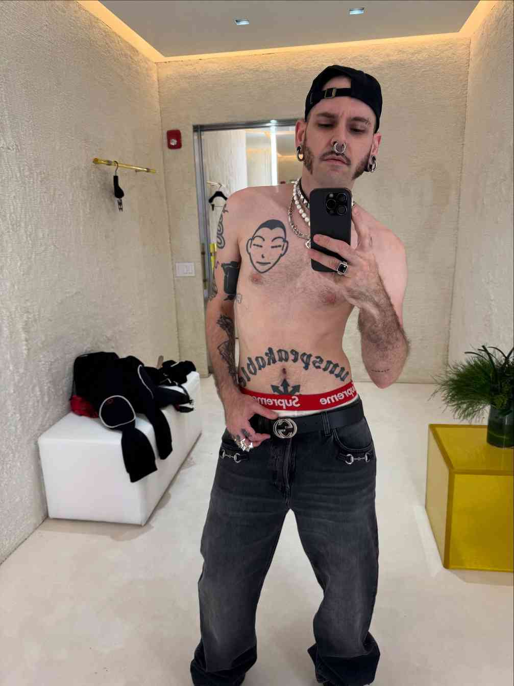 Demna重塑GUCCI美学，即看即买模式引领新风格浪潮(图52)