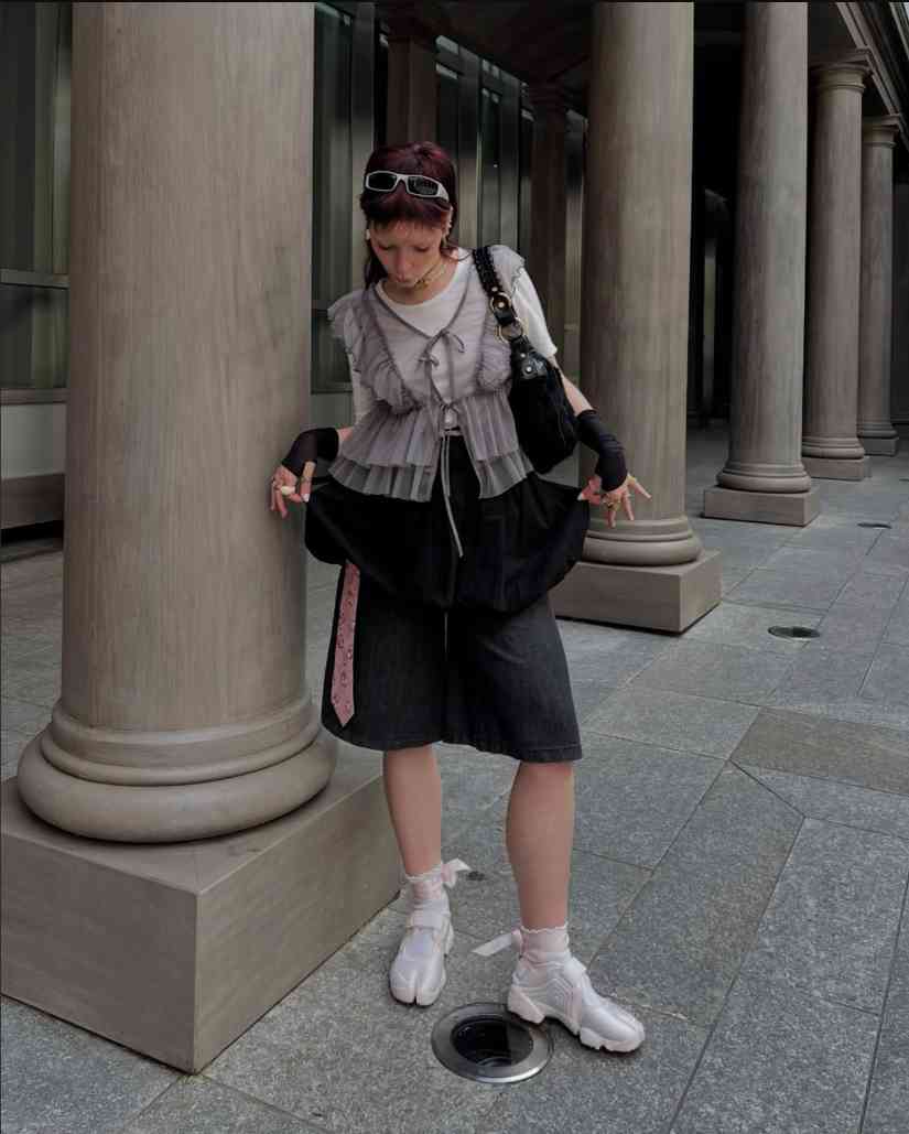 女性化元素如何重塑经典鞋履，芭蕾舞鞋与玛丽珍风格融合新趋势(图32)