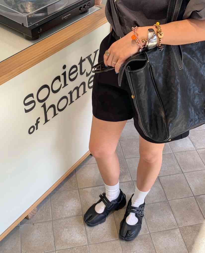 女性化元素如何重塑经典鞋履，芭蕾舞鞋与玛丽珍风格融合新趋势(图16)